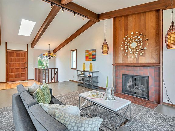4th image of 125 Iolanthus Avenue