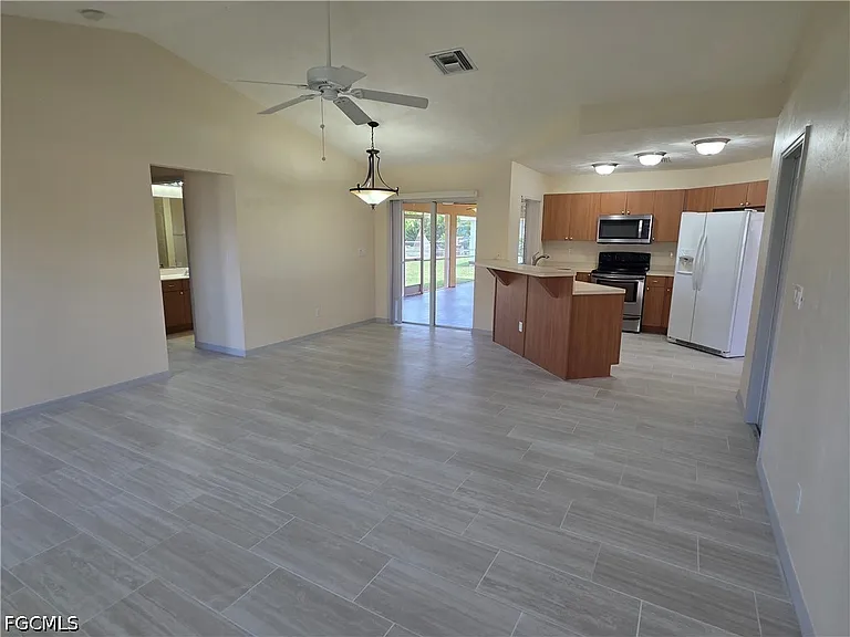 4614 SW 9th Pl — Photo 14