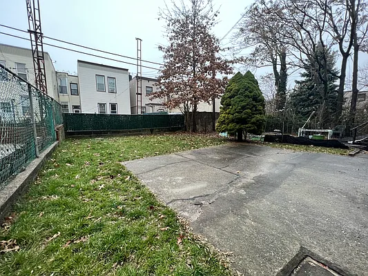 Rented by Capri Jet Realty Corp | media 11