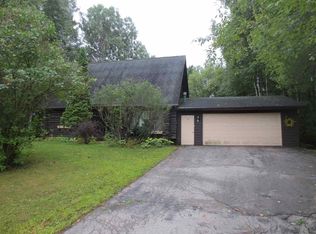 3247 Woodview Rd, Oconto, WI 54153