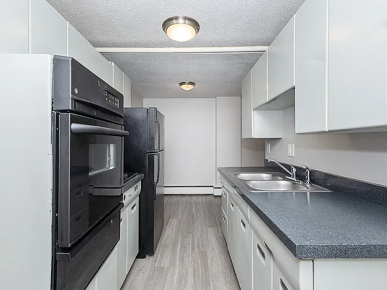 Kent Apartments — Photo 28