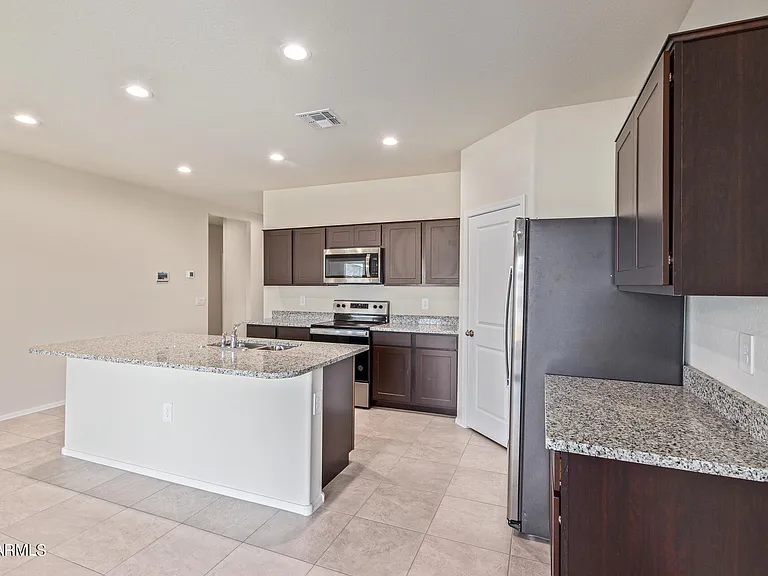 18646 W Buckskin Trl — Photo 14