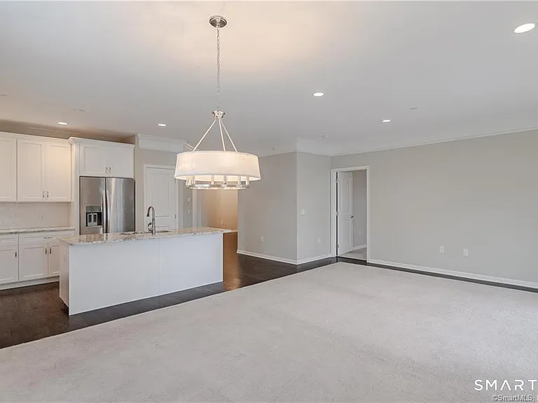 822 Center Meadow Ln #822 — Photo 8