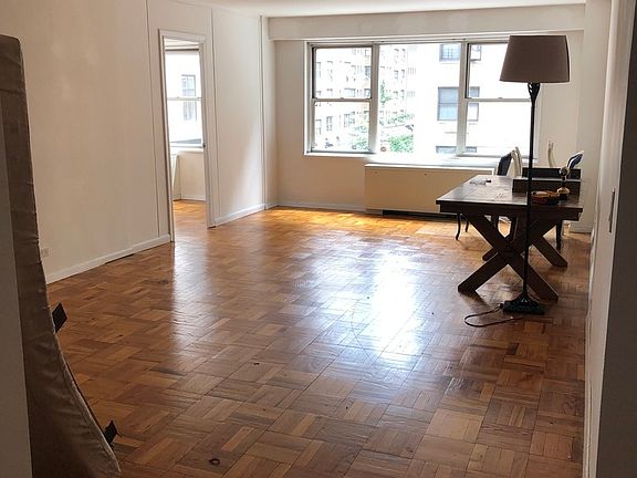 4th image of 136 E 56th St APT 3E