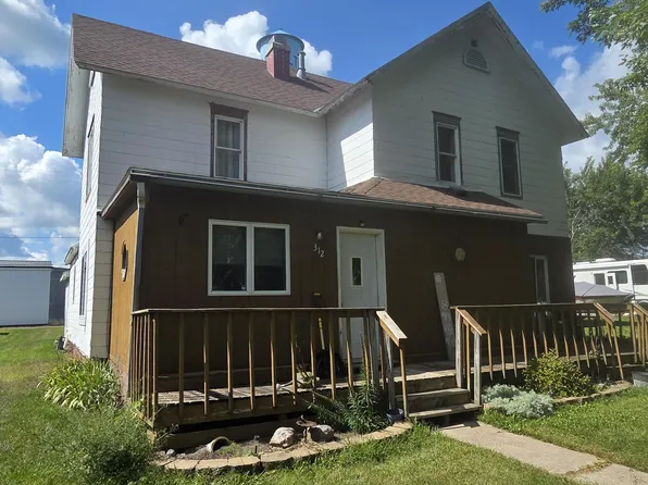 312 Columbus Ave S, Waltham, MN 55982