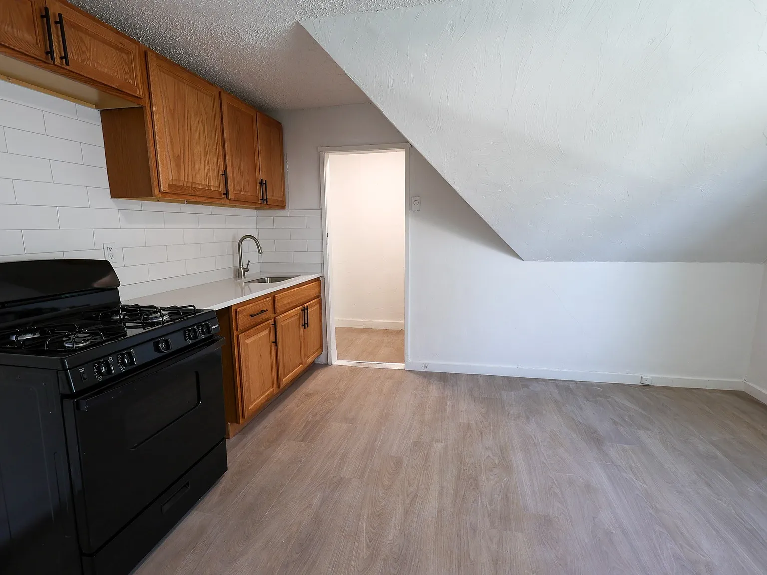2 bed, 1.0 bath, 950 sqft, $2,500 — Photo 3
