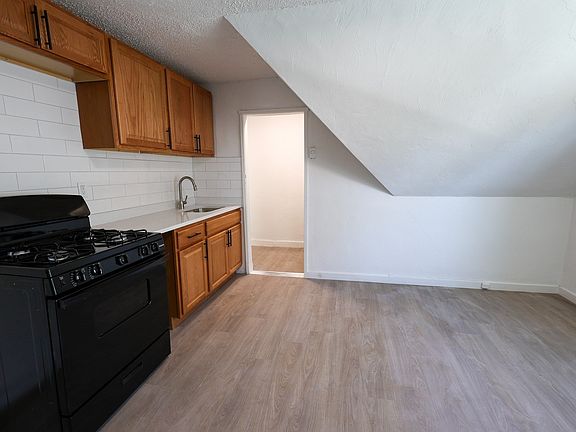 3rd image of 8 Colonial Ave APT 3