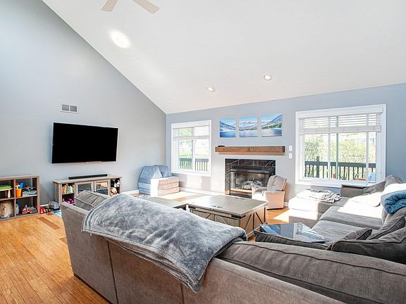 3rd image of 13730 Creston Hills Ct