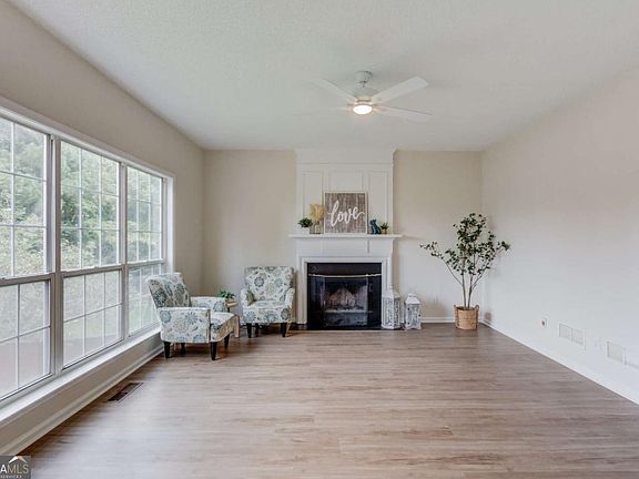 4th image of 2325 Hiawassee Dr