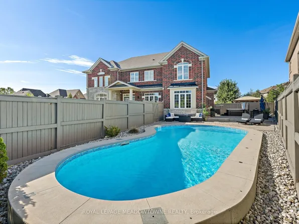 67 Hidden Lake Trl, Halton Hills, ON L7G 0K6