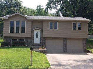 211 Wagonwheel Dr, Jefferson City, MO 65109