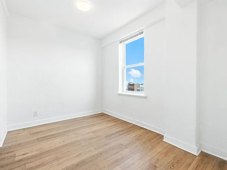 St. Regis Apartments — Photo 27