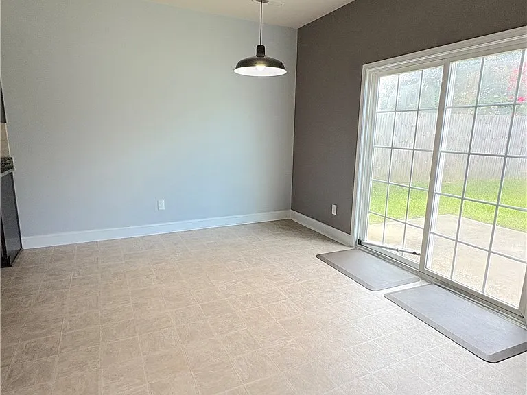 260 Trenton Pl — Photo 7