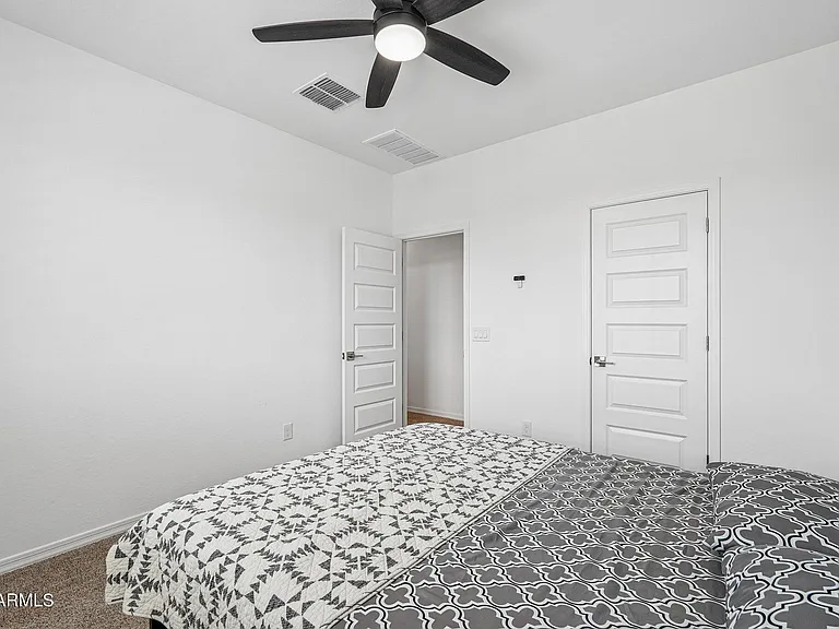 9019 W Denton Ln — Photo 37