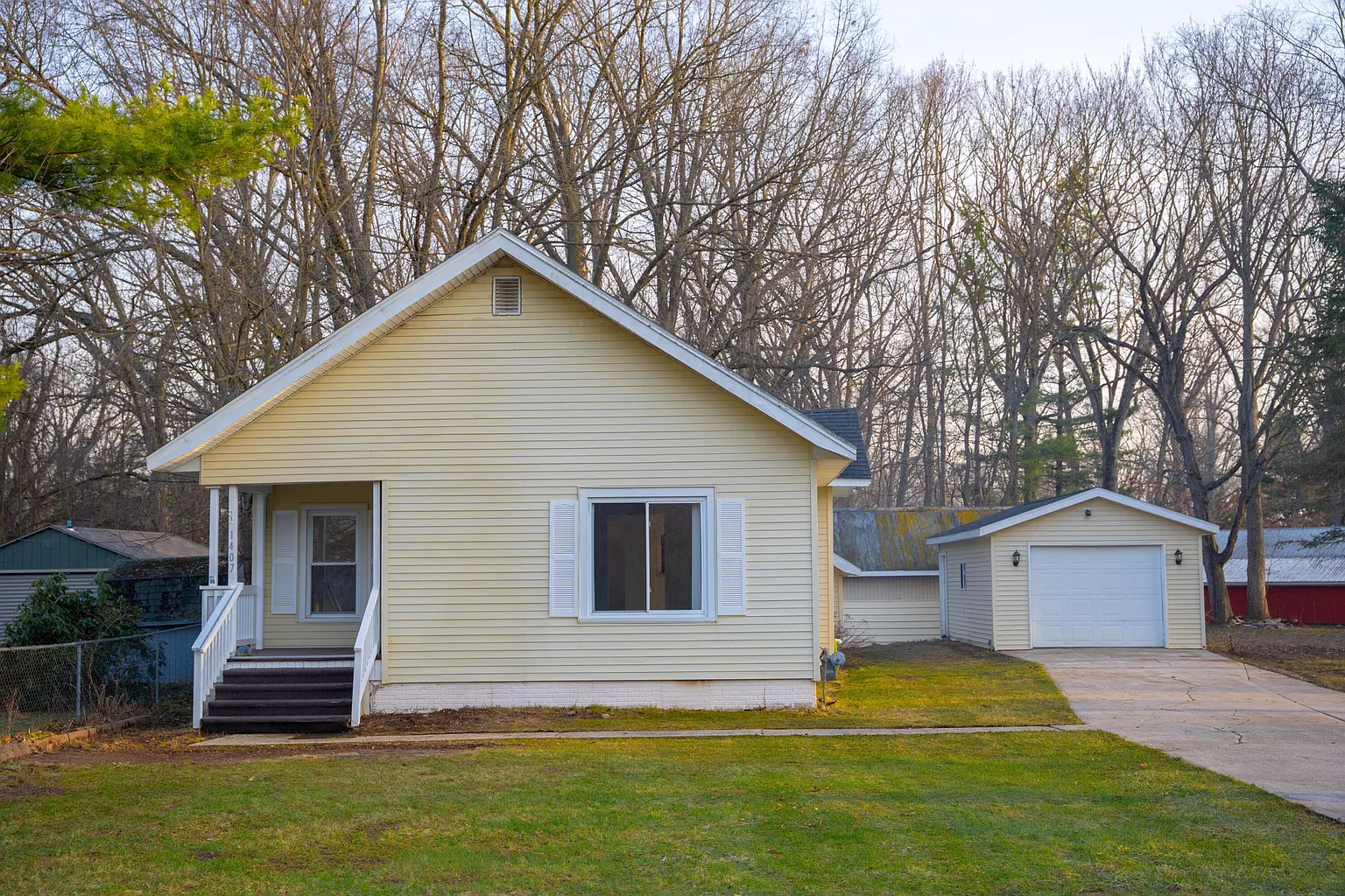 1407 Kenwood Ave photo 1