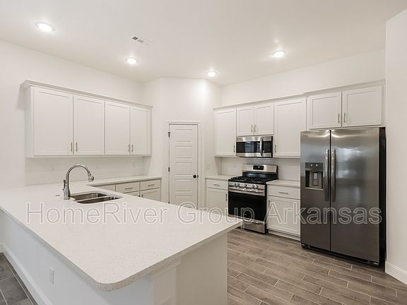 5th image of 413 NW 62nd Ave