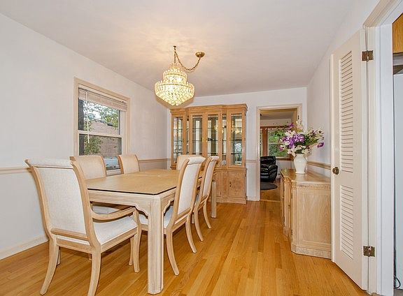 5th image of 8814 Lincolnwood Dr
