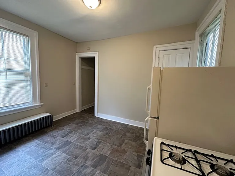 7/1 - $1545 2 BR, 1 BA with Heat, 3 blocks from UWM- 2943 N Bartlett — Photo 30