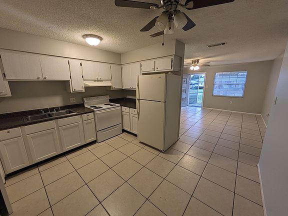 4th image of 757 Lunar Lake Cir