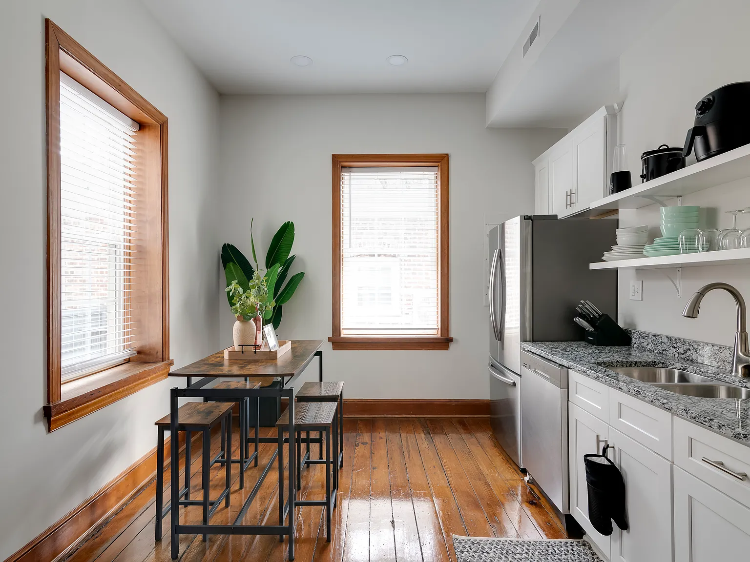 3 bed, $3,000 — Photo 3