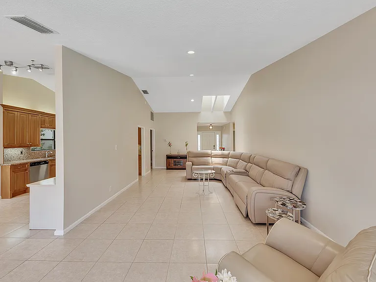 7747 Villa Nova Dr — Photo 18
