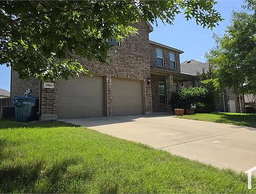 4 bed, 2230 sqft, $2,250 — Photo 3