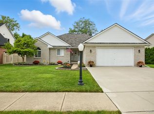 28922 Sugar Island Ct, Gibraltar, MI 48173