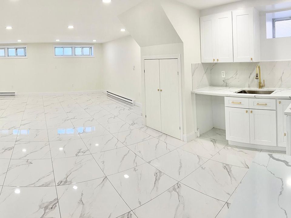 1st image of 22143 59th Ave #1B
