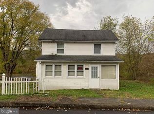 275 Potomac St, Paw Paw, WV 25434