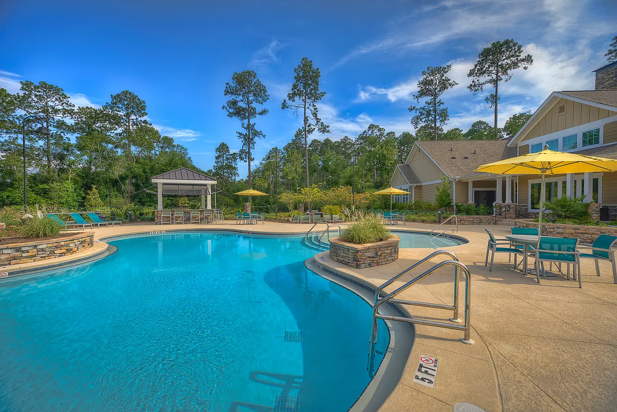 Sparkling pool with sundeck - Lullwater at Blair Stone