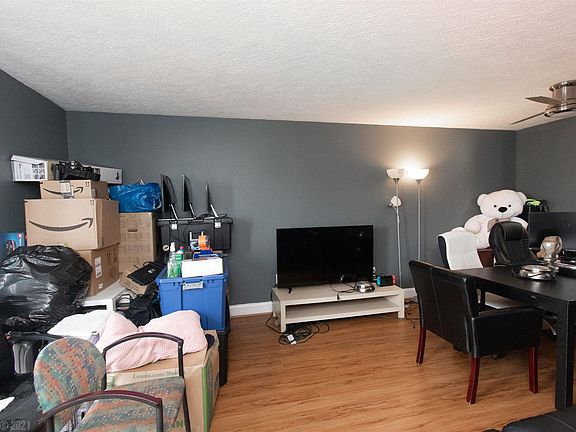 4th image of 415 Tall Oak Blvd