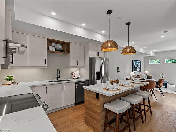 5th image of 102 Broadway