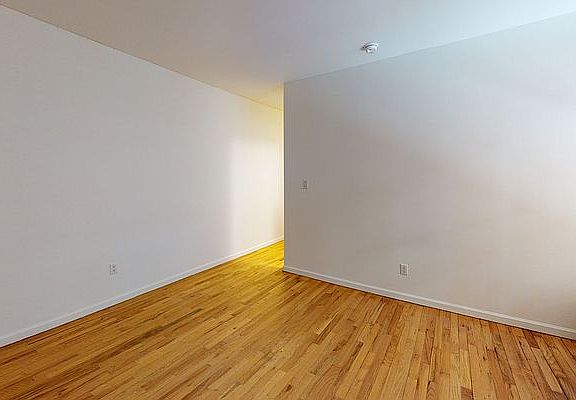 4th image of 434 E 72nd St APT 3A