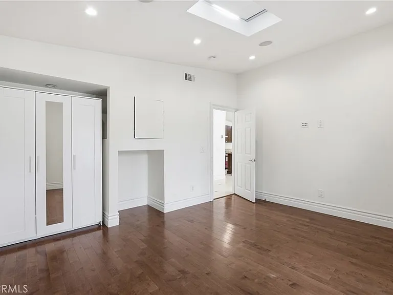 926 N Rowell Ave — Photo 14