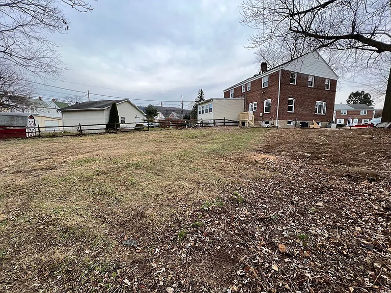519 Vine St — Photo 13