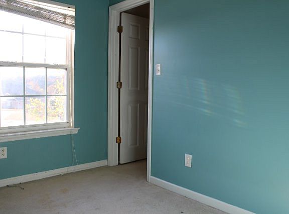 4th image of 308 Country Glen Ct