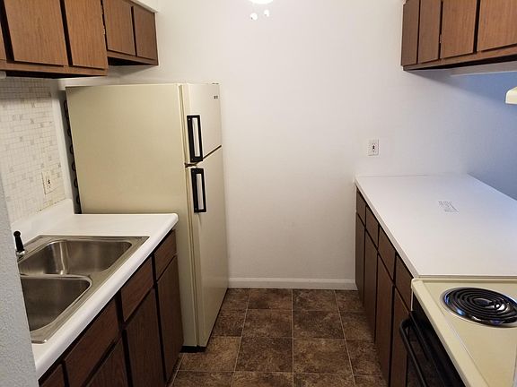 3rd image of 1115 Express Dr APT 2