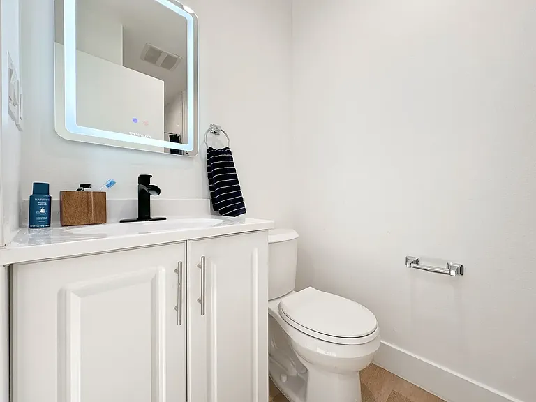 35 1340 1/2 Pl W — Photo 15