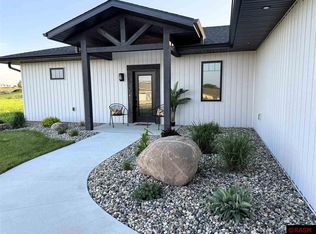 1833 Red Bud Rd, New Ulm, MN 56073