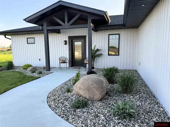 1833 Red Bud Rd, New Ulm, MN 56073