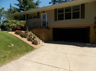 7461 Westgate Ln, Eden Prairie, MN 55344