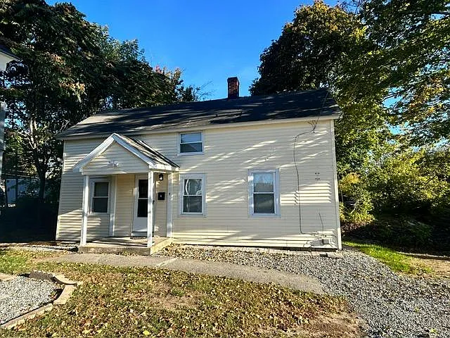 Building Photo - 5 Railroad Ct #5