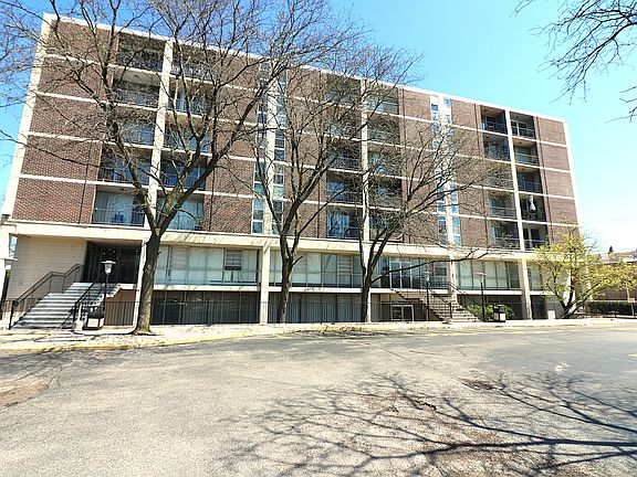 2nd image of 1043 S York Rd APT 409