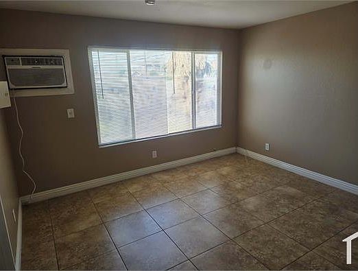 5th image of 305 N 10th St APT 19