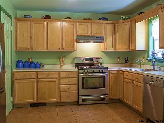 3rd image of 203 Cedar Dr