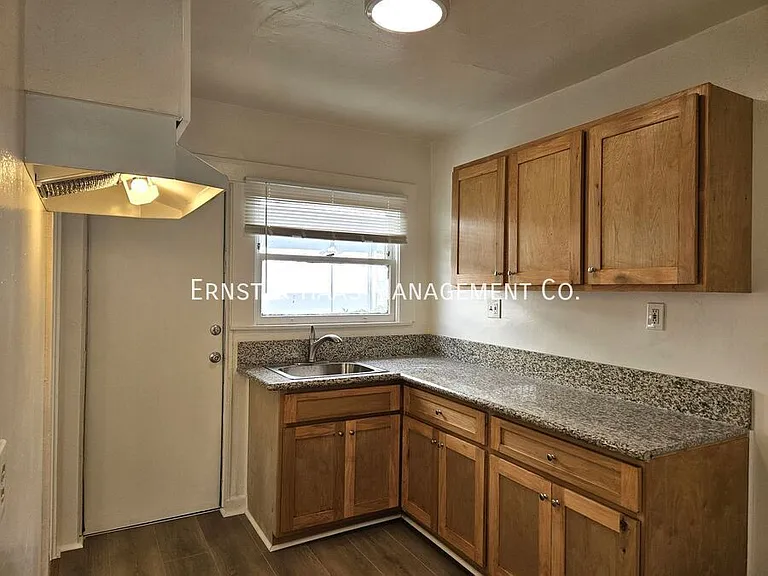 1145 Linden Ave — Photo 5