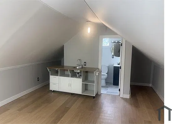 1 bed, 300 sqft, $700 — Photo 2