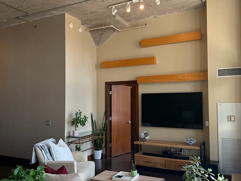 320 E 21st St #411 — Photo 8