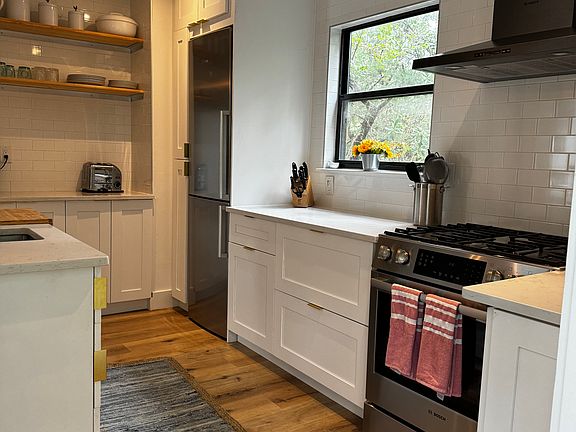 3rd image of 2529 1st Ave #B
