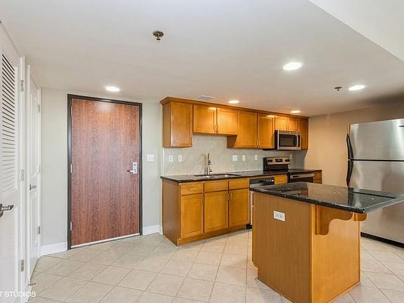 5th image of 600 Admiral Blvd APT 1006
